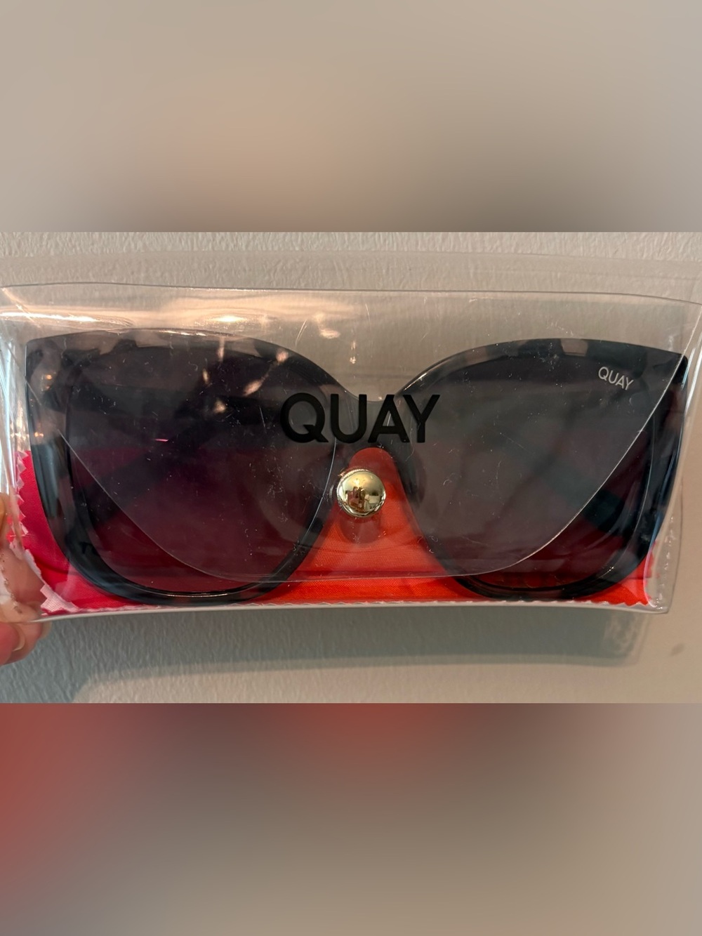 Quay Australia Oversized Sunglasses in Dark Tortoise and Black - Picture 2 of 2
